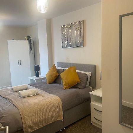 Stylish Two Bed In The Heart Of The City Бирмингем Экстерьер фото